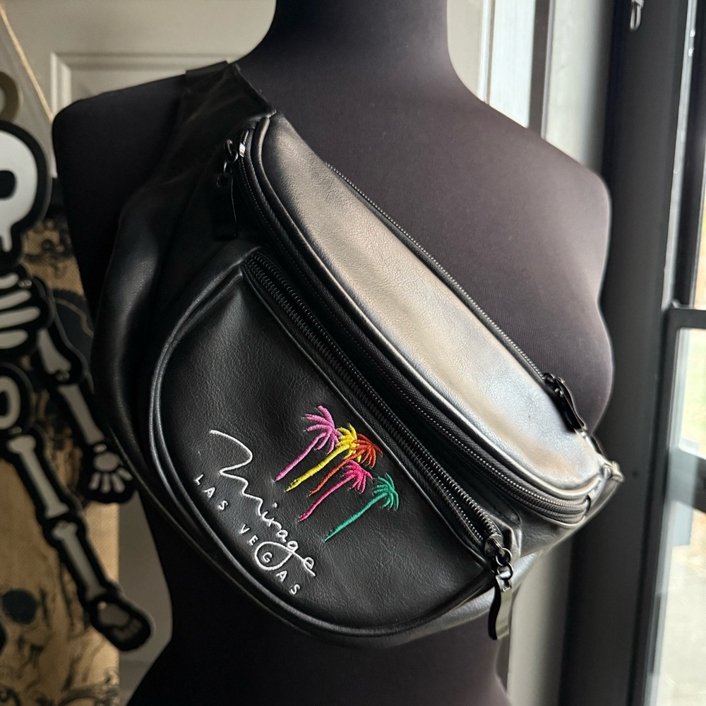 NOS vintage 90s Mirage hotel Las Vegas leather bum bag fanny pack